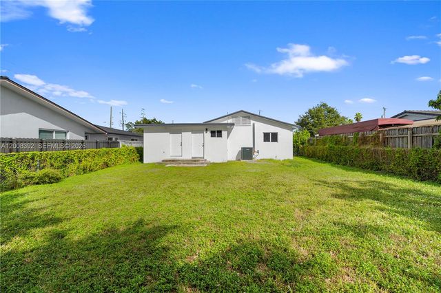 5658 SW 1st St, Miami, FL 33134