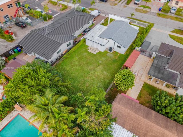 5658 SW 1st St, Miami, FL 33134