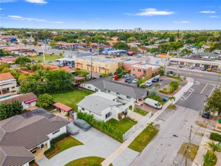 5658 SW 1st St, Miami, FL 33134