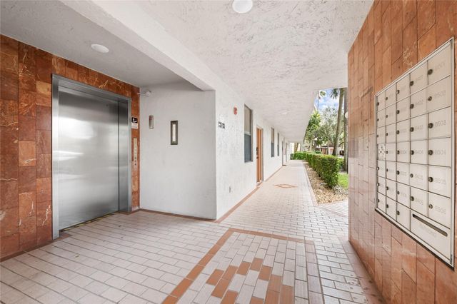 2767 Carambola Circle 402, Coconut Creek, FL 33066