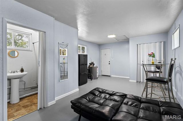 3929 Bates Street, St Louis, MO 63116