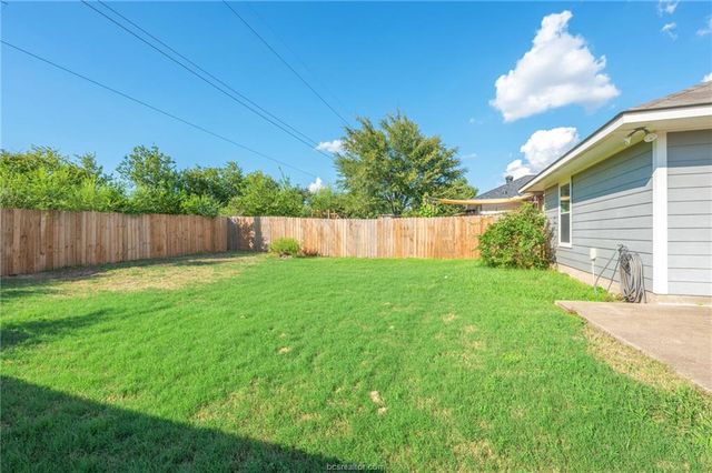 1114 Cottage Grove Circle, Bryan, TX 77801