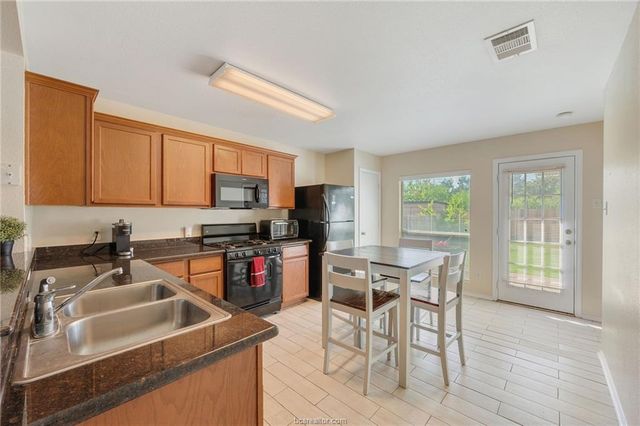 1114 Cottage Grove Circle, Bryan, TX 77801