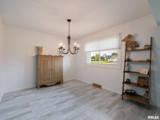 3819 S PARAMOUNT Road, Bartonville, IL 61607