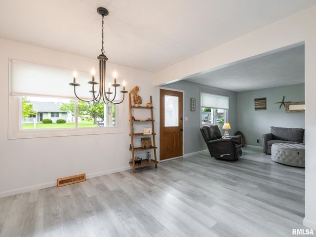 3819 S PARAMOUNT Road, Bartonville, IL 61607