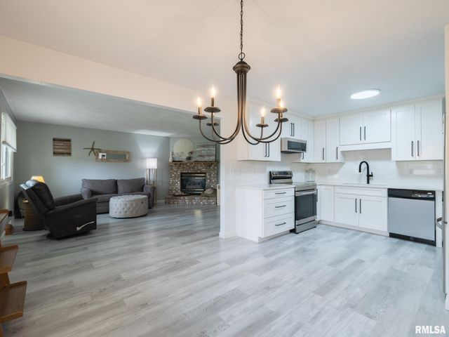 3819 S PARAMOUNT Road, Bartonville, IL 61607