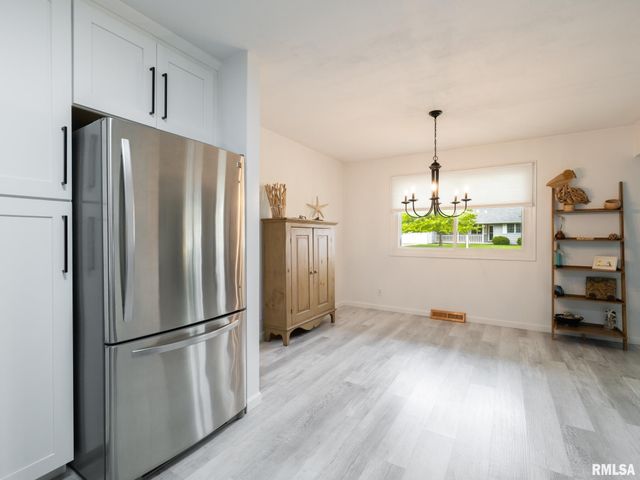 3819 S PARAMOUNT Road, Bartonville, IL 61607
