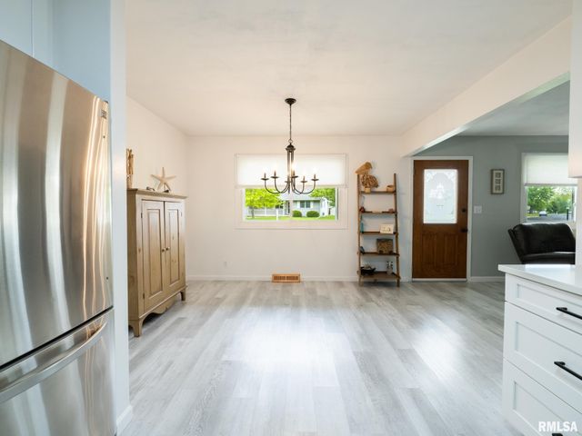 3819 S PARAMOUNT Road, Bartonville, IL 61607
