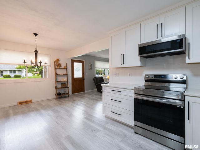 3819 S PARAMOUNT Road, Bartonville, IL 61607