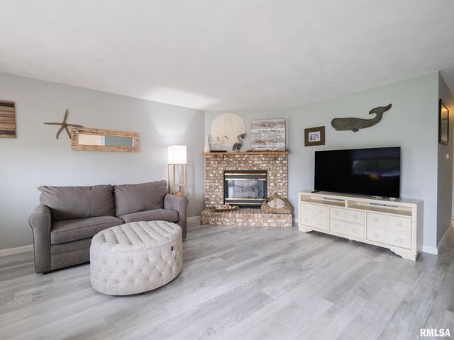 3819 S PARAMOUNT Road, Bartonville, IL 61607