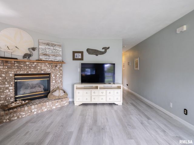 3819 S PARAMOUNT Road, Bartonville, IL 61607