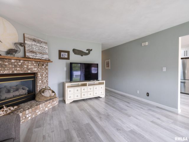 3819 S PARAMOUNT Road, Bartonville, IL 61607