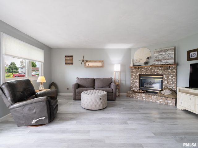 3819 S PARAMOUNT Road, Bartonville, IL 61607