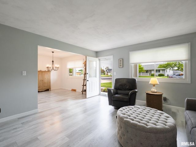 3819 S PARAMOUNT Road, Bartonville, IL 61607