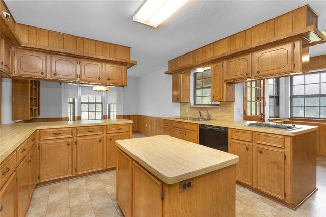15 Brumley Drive, Huntsville, TX 77320
