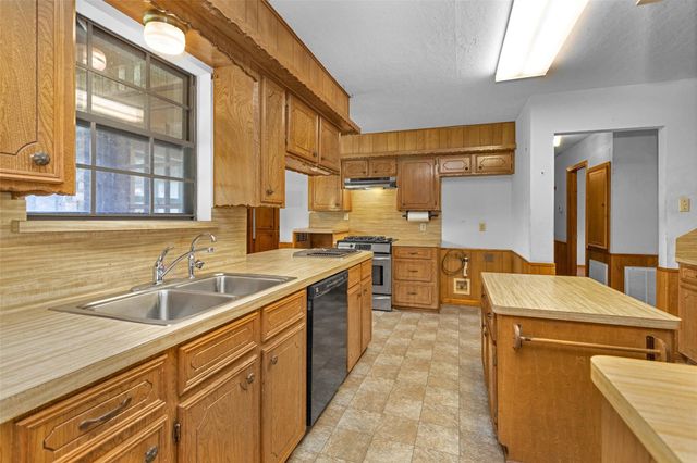 15 Brumley Drive, Huntsville, TX 77320
