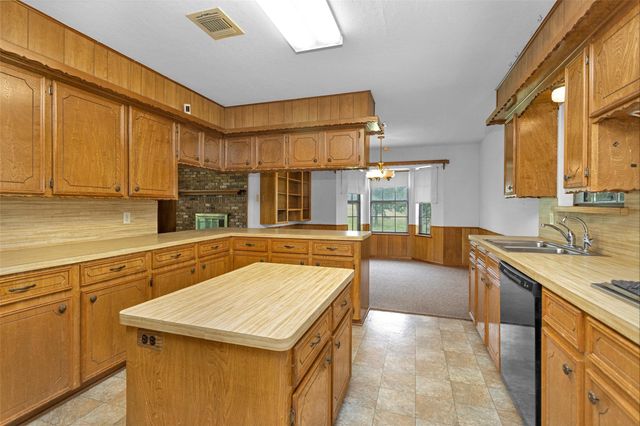 15 Brumley Drive, Huntsville, TX 77320