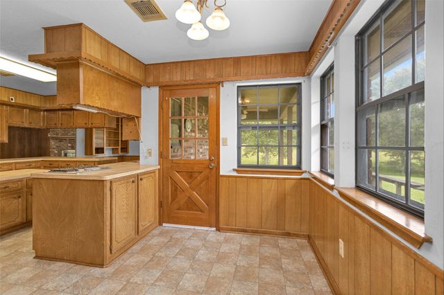 15 Brumley Drive, Huntsville, TX 77320