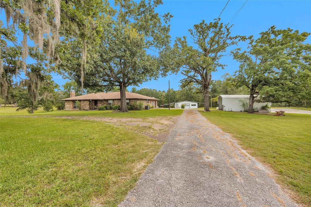 15 Brumley Drive, Huntsville, TX 77320