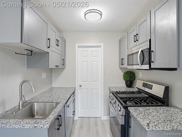 22329 Maxine Street, Saint Clair Shores, MI 48080