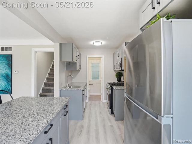 22329 Maxine Street, Saint Clair Shores, MI 48080