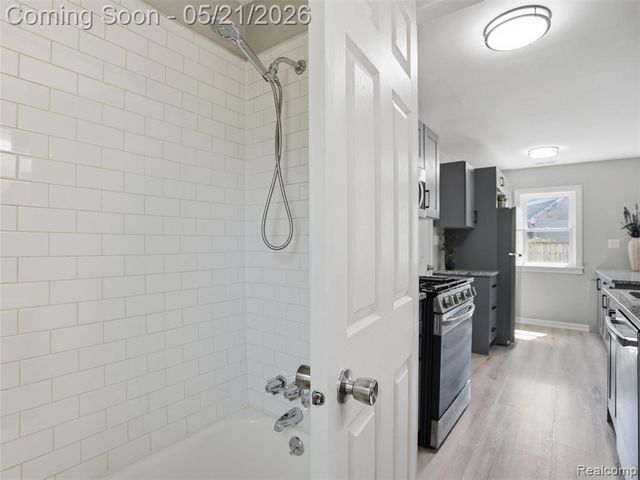 22329 Maxine Street, Saint Clair Shores, MI 48080