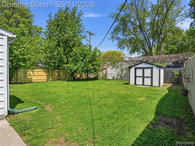 22329 Maxine Street, Saint Clair Shores, MI 48080
