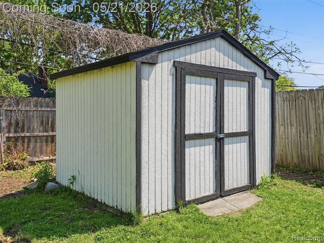 22329 Maxine Street, Saint Clair Shores, MI 48080