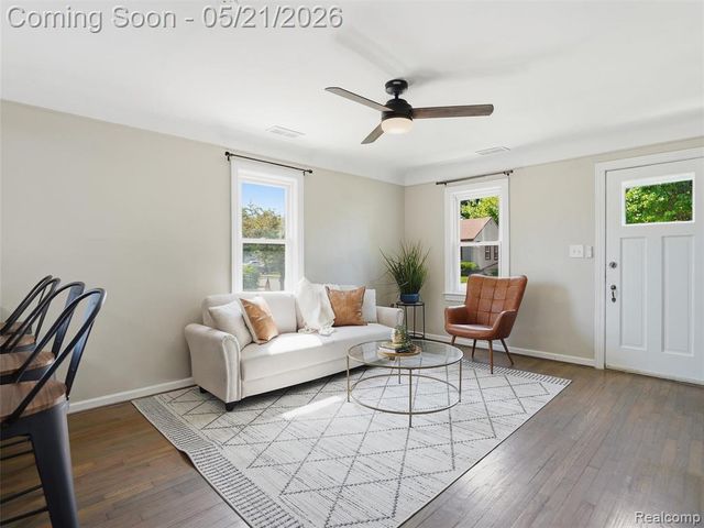 22329 Maxine Street, Saint Clair Shores, MI 48080