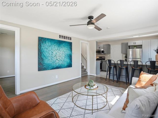 22329 Maxine Street, Saint Clair Shores, MI 48080