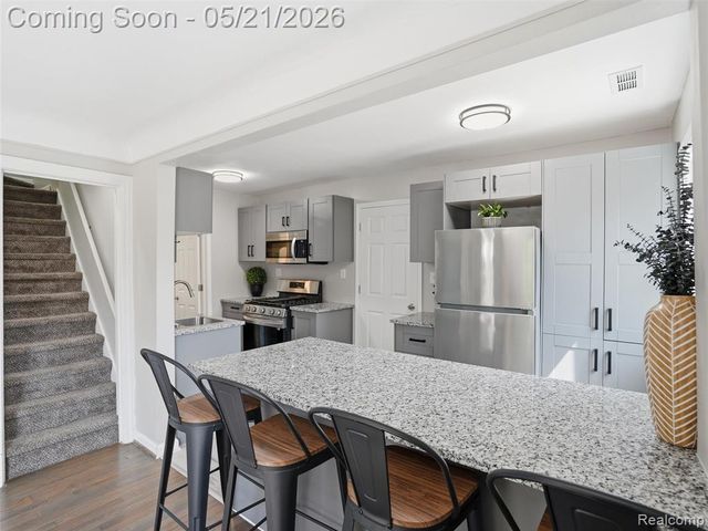 22329 Maxine Street, Saint Clair Shores, MI 48080