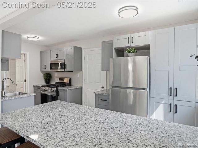 22329 Maxine Street, Saint Clair Shores, MI 48080