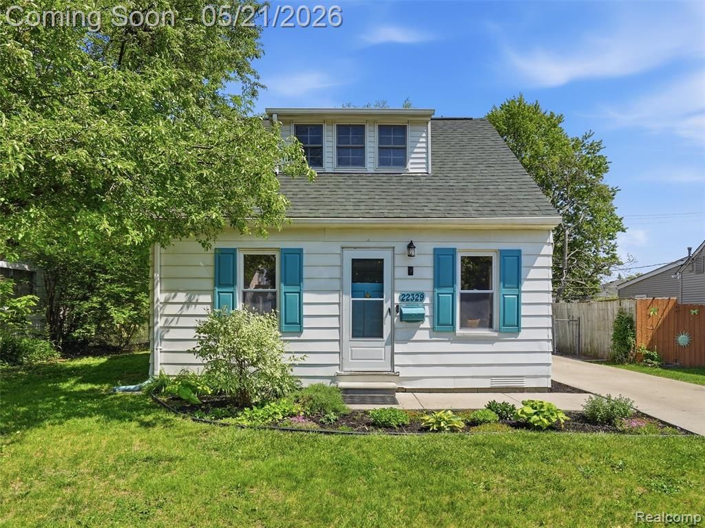22329 Maxine Street, Saint Clair Shores, MI 48080