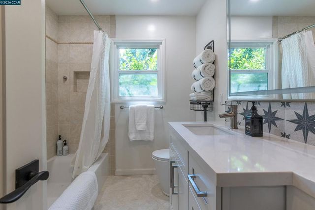 3229 Toyon Ter, Alameda, CA 94501