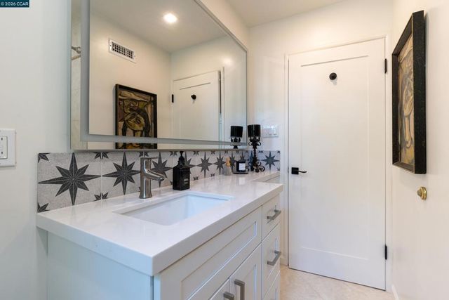 3229 Toyon Ter, Alameda, CA 94501