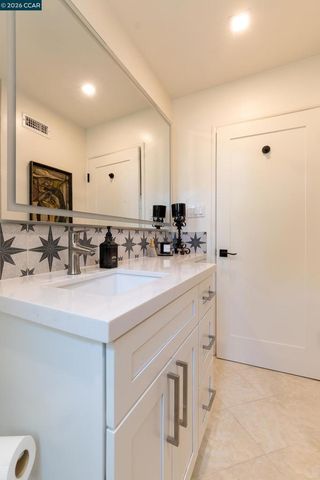 3229 Toyon Ter, Alameda, CA 94501