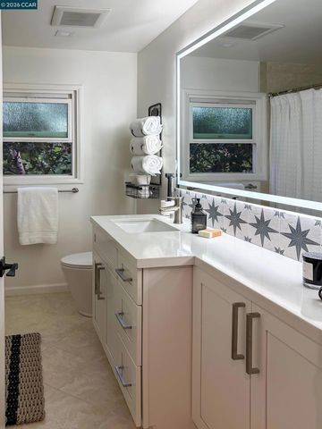 3229 Toyon Ter, Alameda, CA 94501