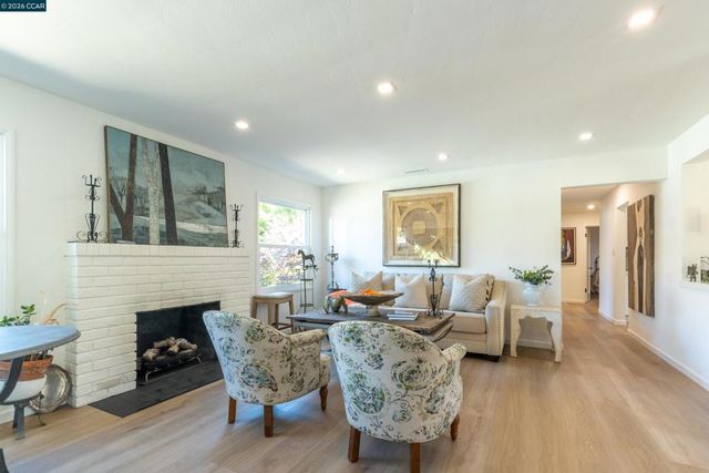 3229 Toyon Ter, Alameda, CA 94501