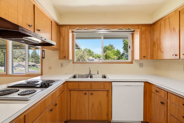 10003 N Excell Dr, Spokane, WA 99218