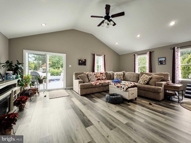 218 READING AVE, Barrington, NJ 08007