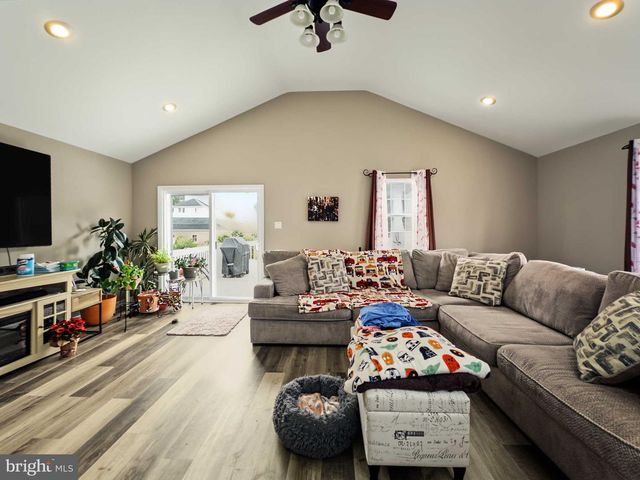 218 READING AVE, Barrington, NJ 08007