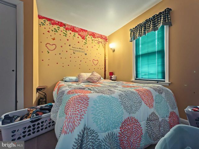 218 READING AVE, Barrington, NJ 08007