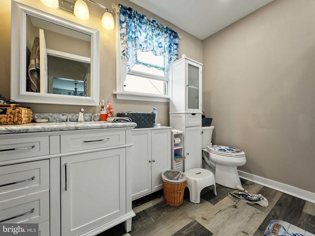 218 READING AVE, Barrington, NJ 08007