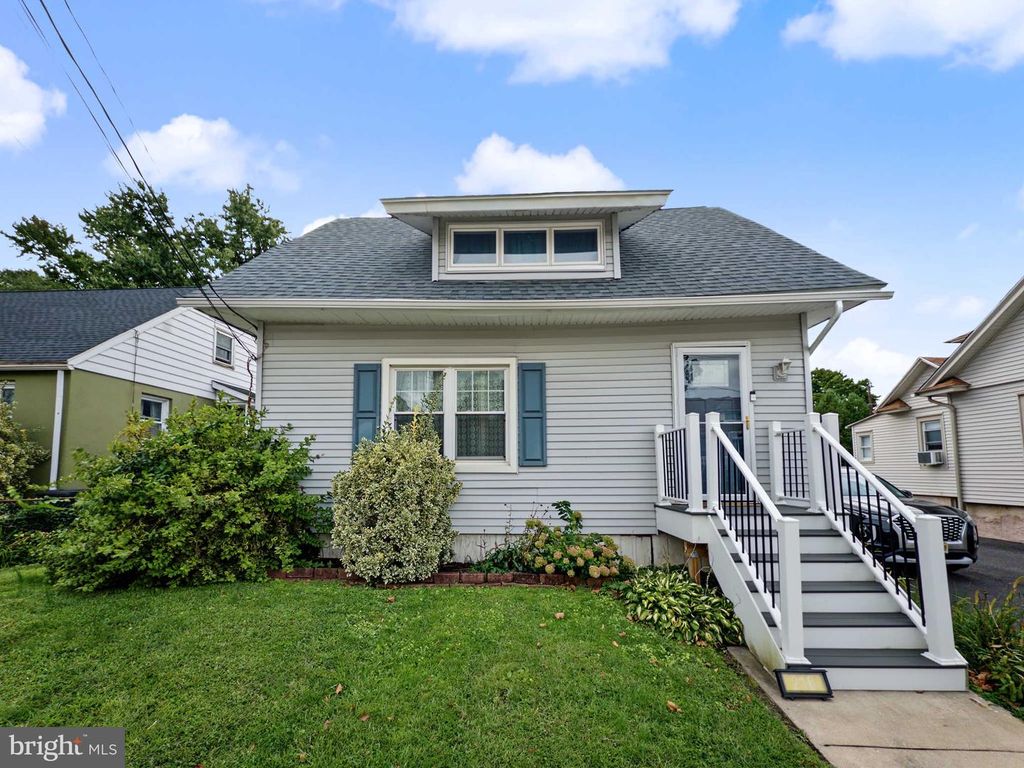 218 READING AVE, Barrington, NJ 08007