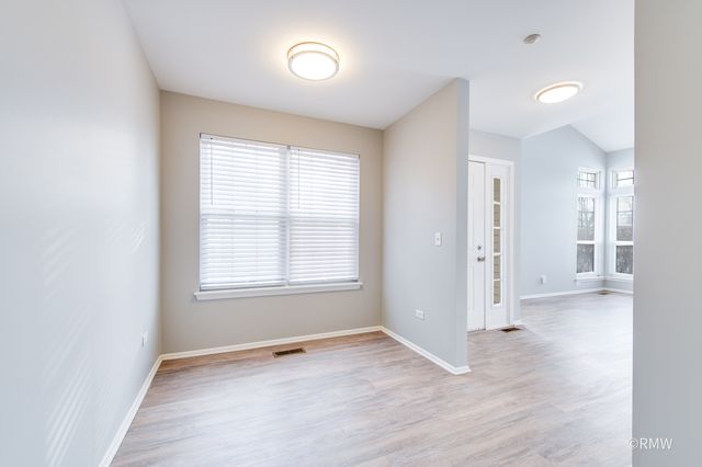 460 Mayflower Lane 1, Bartlett, IL 60103