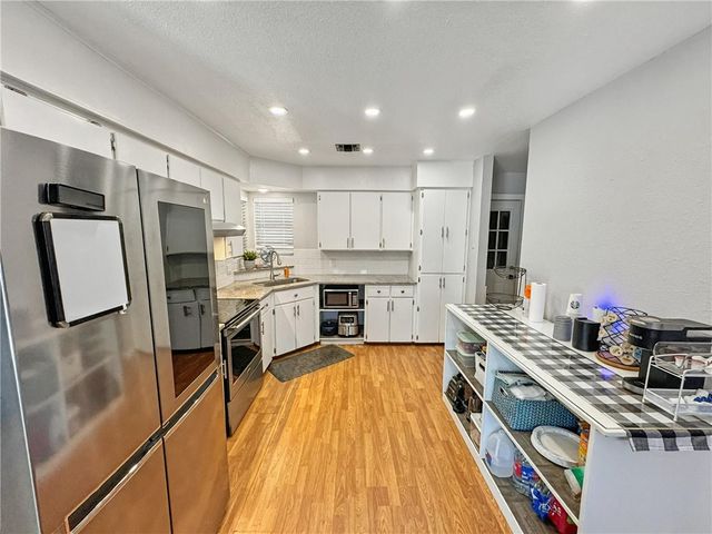 3505 Crestside Dr, Corpus Christi, TX 78415