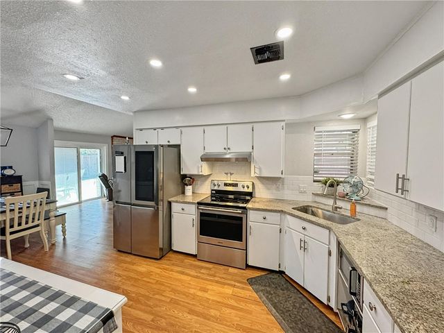3505 Crestside Dr, Corpus Christi, TX 78415