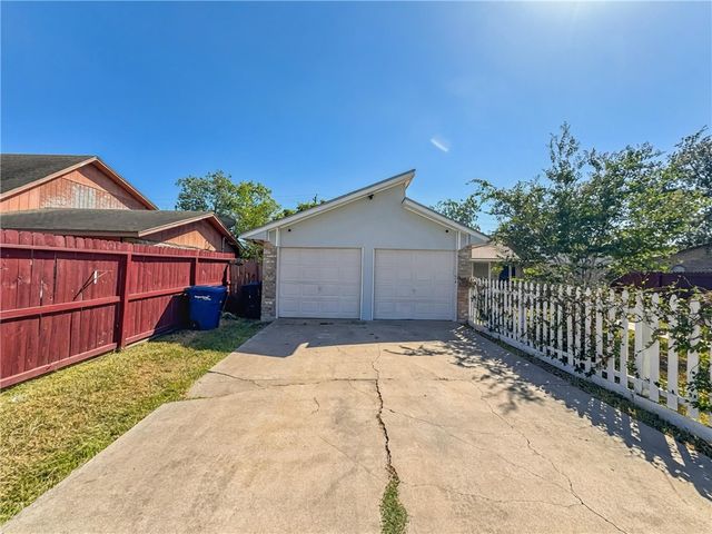3505 Crestside Dr, Corpus Christi, TX 78415