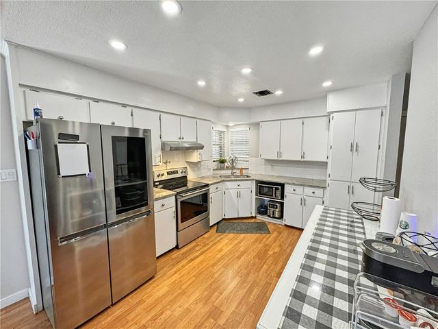 3505 Crestside Dr, Corpus Christi, TX 78415