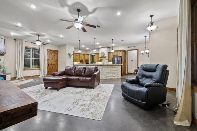 7106 County Road 4729 2, Commerce, TX 75428